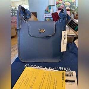 💙💙 Dooney & Bourke Penrose 2 Messenger 25 💙💙
NWOT!!!!